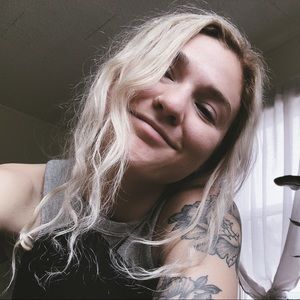 Meet your Posher, Abigail